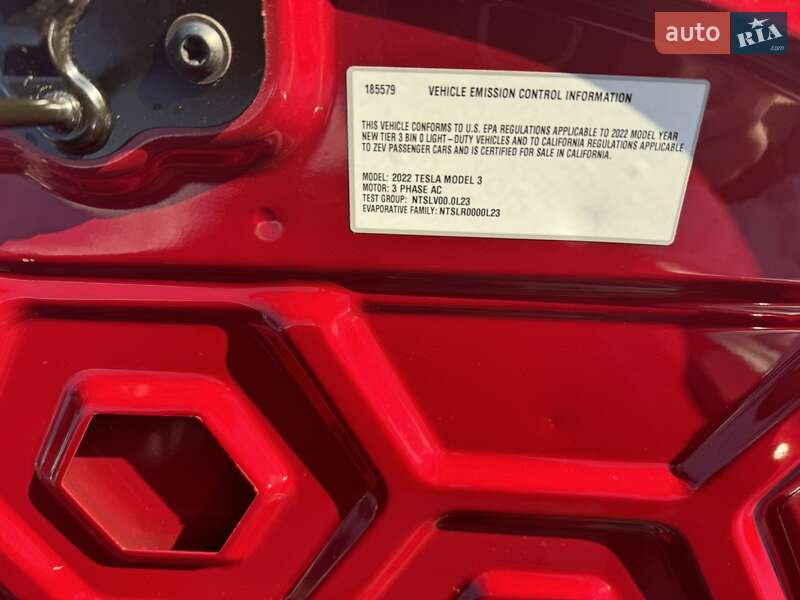 Седан Tesla Model 3 2022 в Ровно