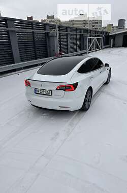 Седан Tesla Model 3 2019 в Киеве