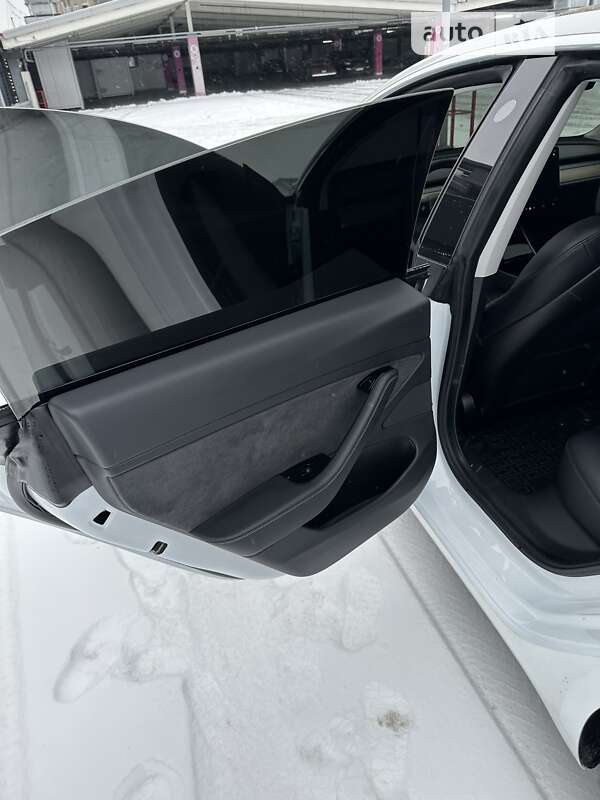 Седан Tesla Model 3 2019 в Киеве