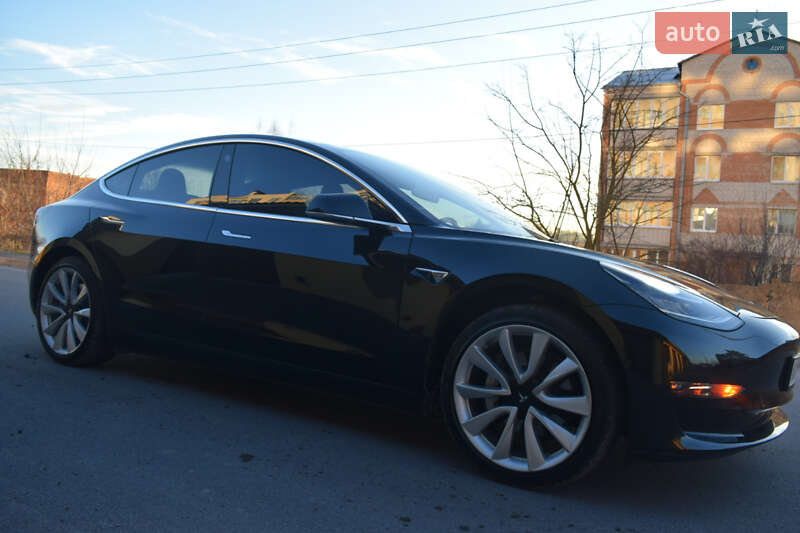 Седан Tesla Model 3 2017 в Вінниці