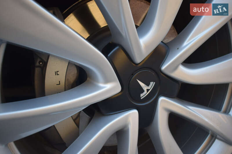 Седан Tesla Model 3 2017 в Вінниці