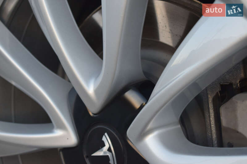 Седан Tesla Model 3 2017 в Вінниці