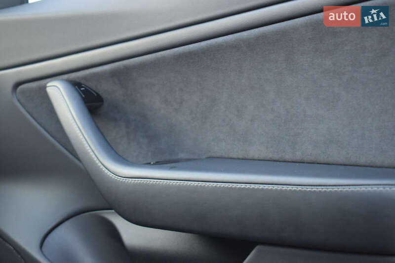 Седан Tesla Model 3 2017 в Вінниці