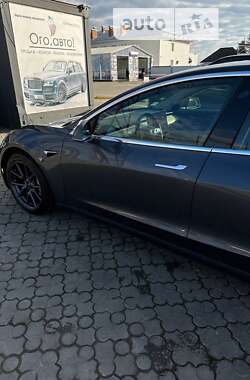 Седан Tesla Model 3 2019 в Черновцах