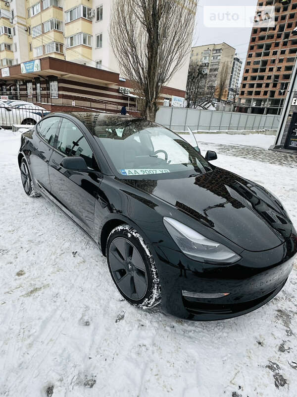 Седан Tesla Model 3 2021 в Киеве