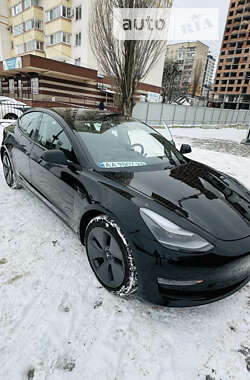 Седан Tesla Model 3 2021 в Киеве