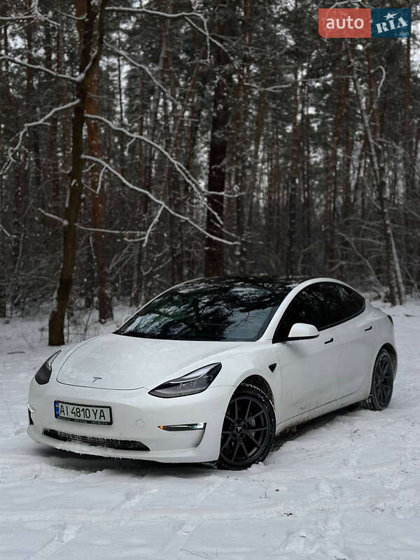 Седан Tesla Model 3 2021 в Киеве