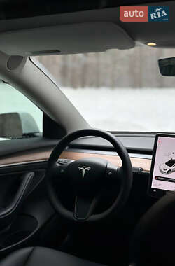 Седан Tesla Model 3 2021 в 