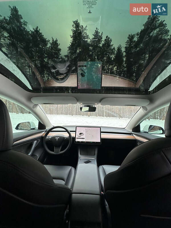 Седан Tesla Model 3 2021 в Киеве