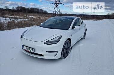 Седан Tesla Model 3 2019 в Бучі