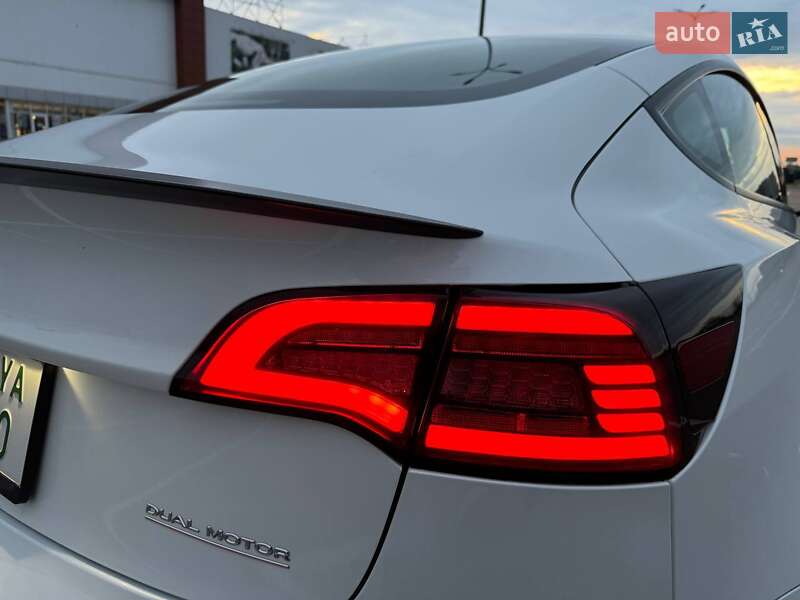 Седан Tesla Model 3 2023 в Одессе