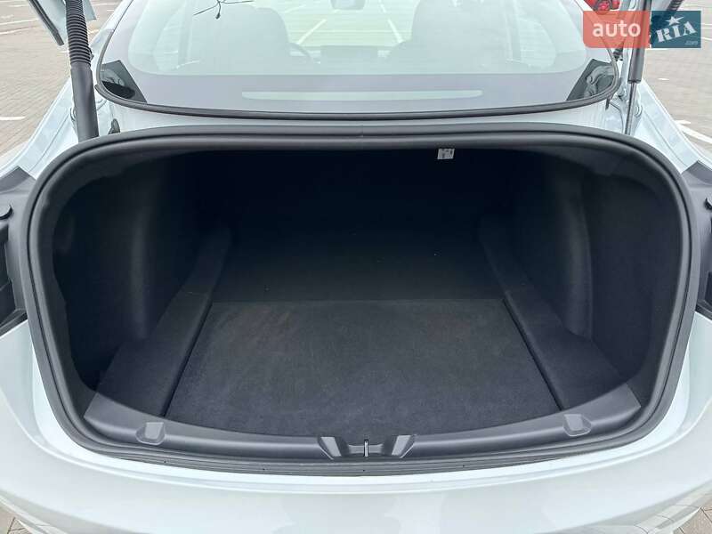 Седан Tesla Model 3 2023 в Одессе
