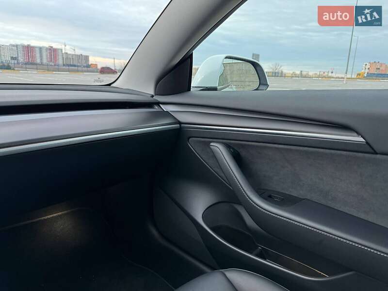 Седан Tesla Model 3 2023 в Одессе