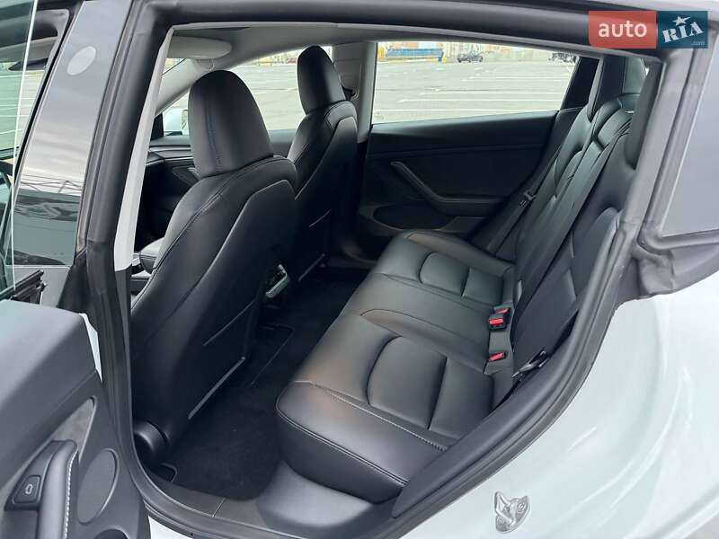 Седан Tesla Model 3 2023 в Одессе