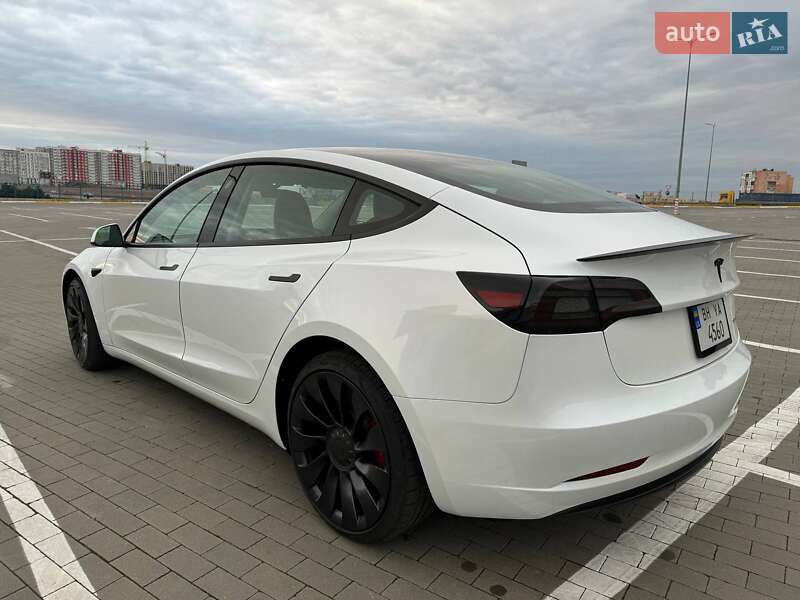 Седан Tesla Model 3 2023 в Одессе