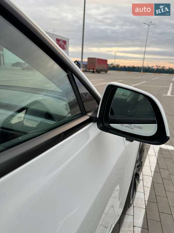 Седан Tesla Model 3 2023 в Одессе