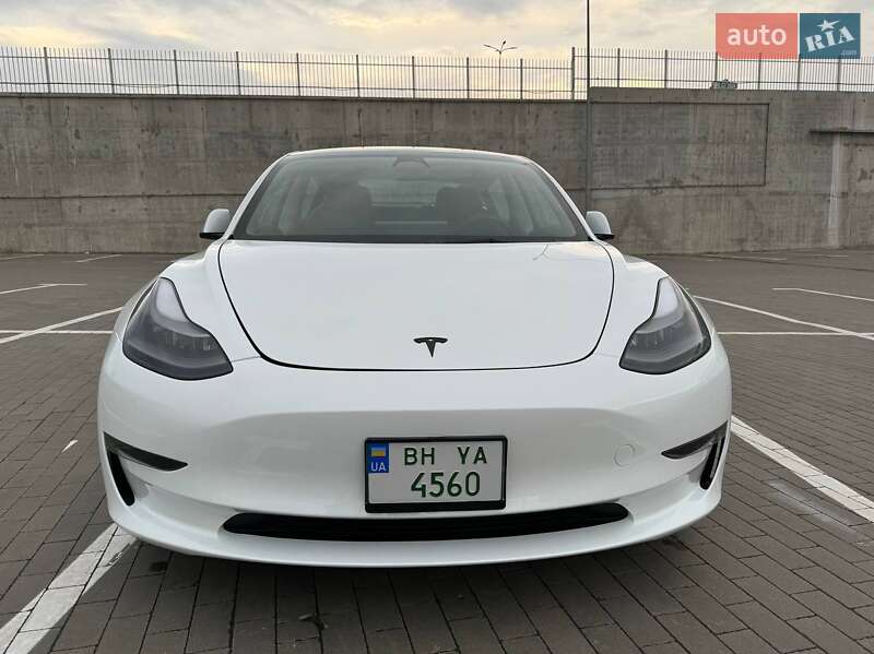 Седан Tesla Model 3 2023 в Одессе