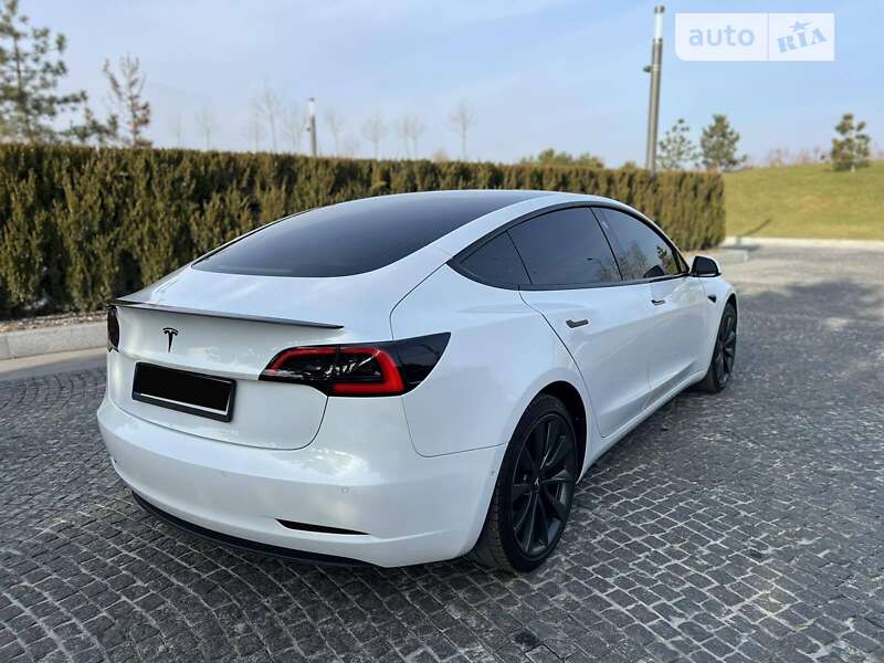 Седан Tesla Model 3 2020 в Кривому Розі