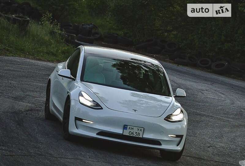 Внедорожник / Кроссовер Tesla Model 3 2020 в 