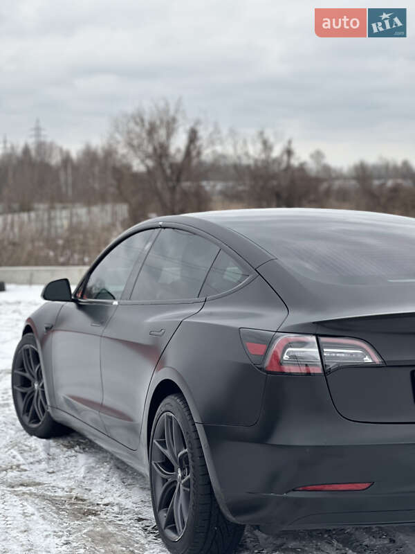 Седан Tesla Model 3 2020 в Ірпені