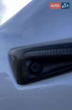 Седан Tesla Model 3 2019 в Львове
