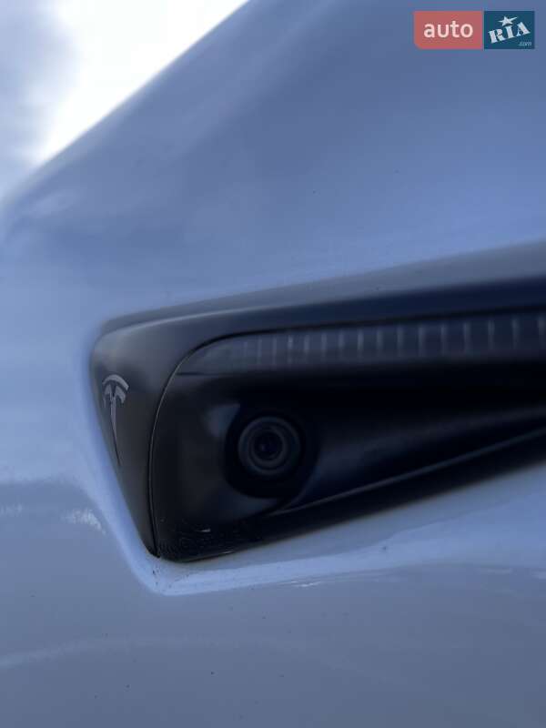 Седан Tesla Model 3 2019 в Львове