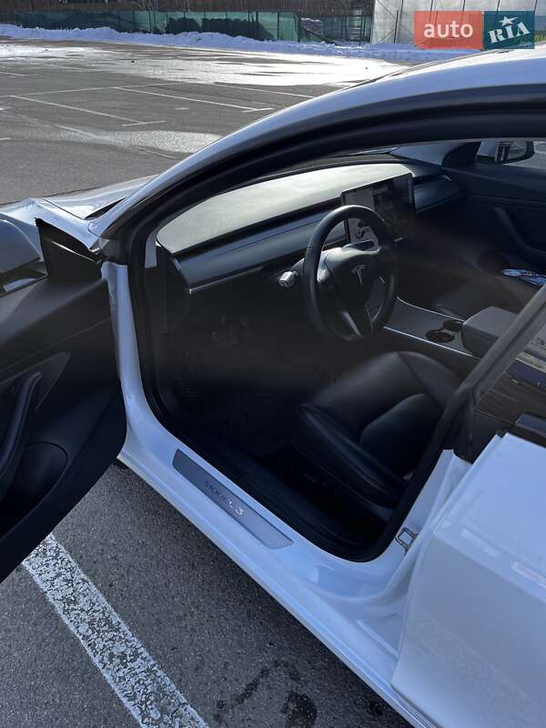 Седан Tesla Model 3 2019 в Львове