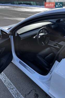 Седан Tesla Model 3 2019 в 