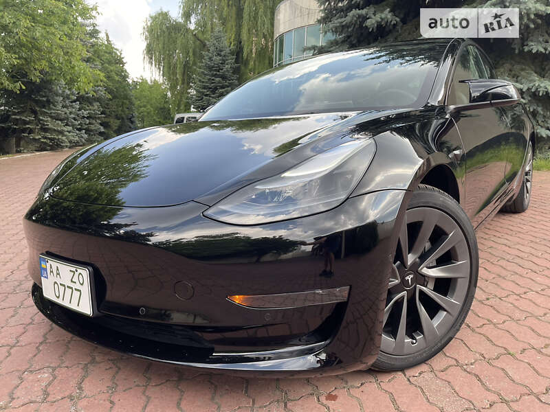 Седан Tesla Model 3 2022 в 