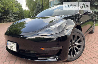 Седан Tesla Model 3 2022 в 