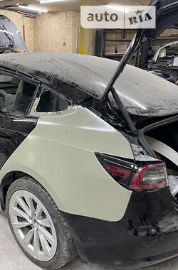 Седан Tesla Model 3 2022 в 