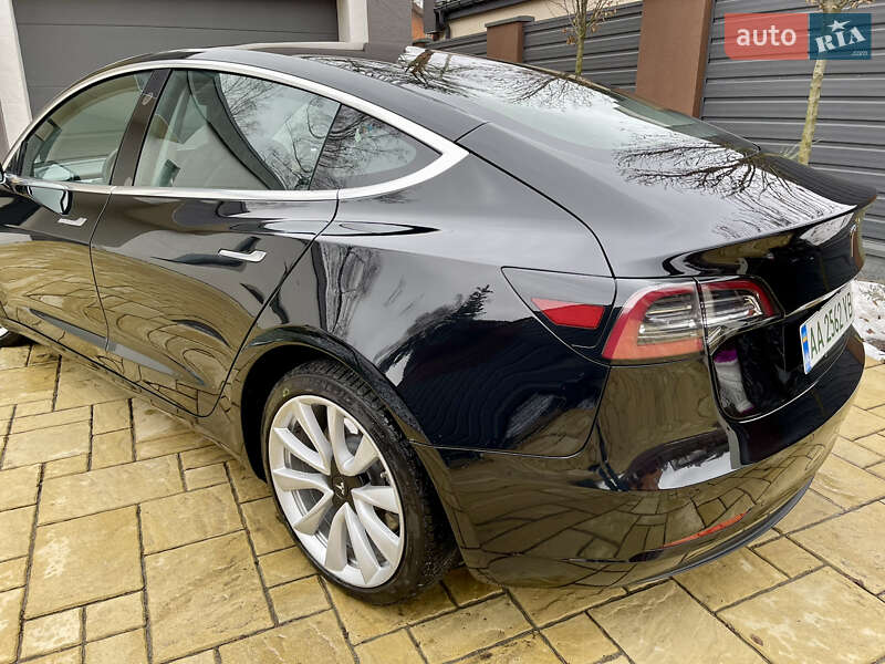 Седан Tesla Model 3 2019 в Киеве