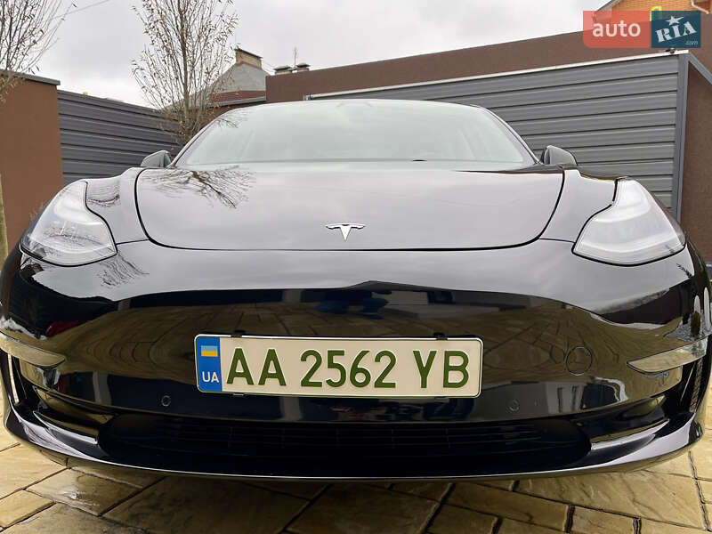 Седан Tesla Model 3 2019 в Киеве