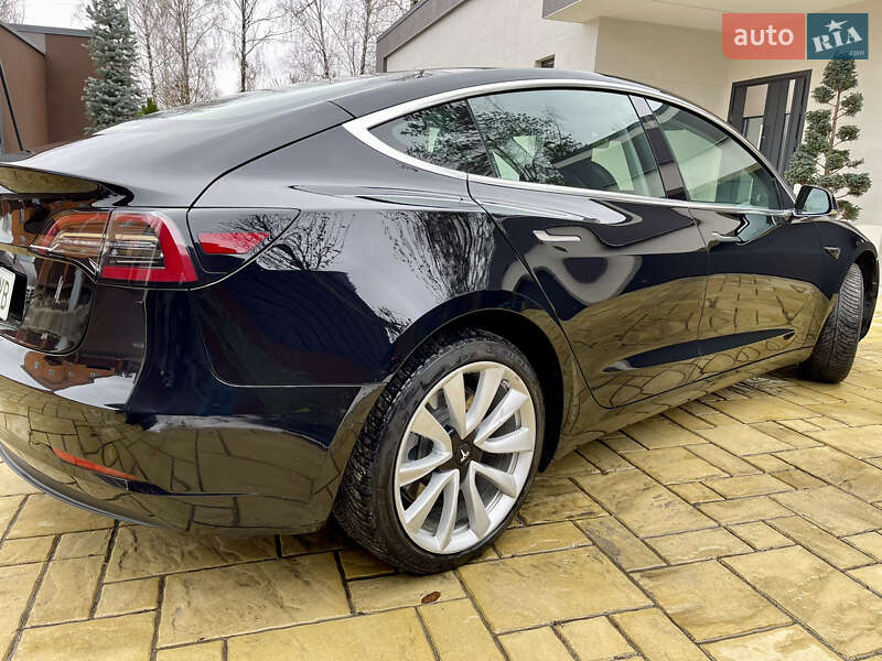 Седан Tesla Model 3 2019 в Киеве