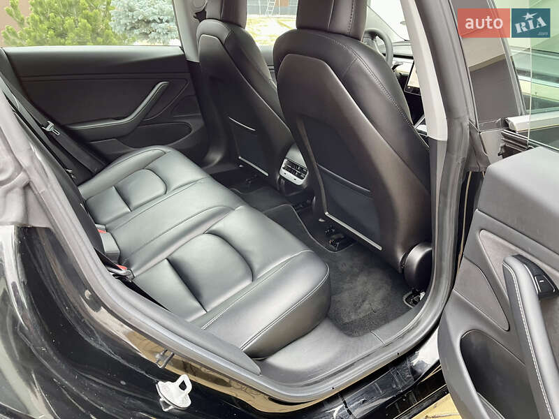 Седан Tesla Model 3 2019 в Киеве