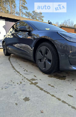 Седан Tesla Model 3 2022 в Буче