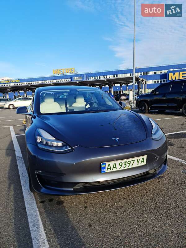 Седан Tesla Model 3 2020 в Києві