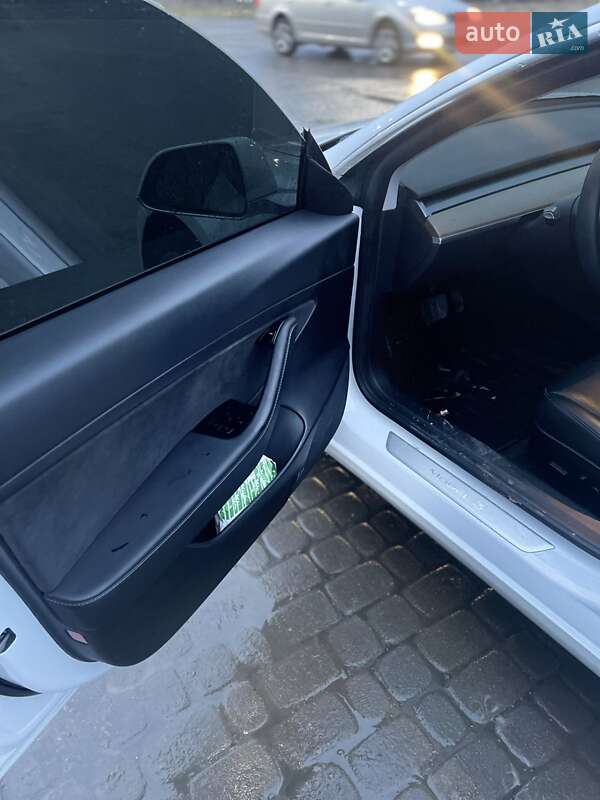 Седан Tesla Model 3 2020 в Львові