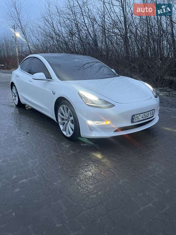 Седан Tesla Model 3 2020 в Львові