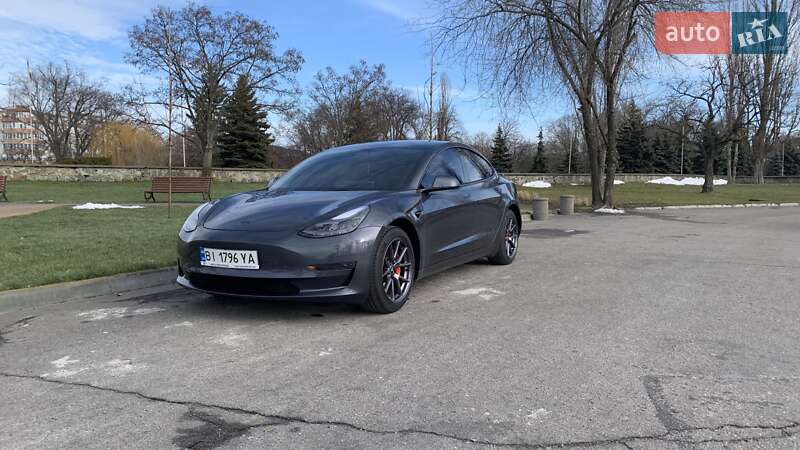 Седан Tesla Model 3 2022 в Кременчуге