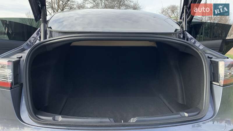 Седан Tesla Model 3 2022 в Кременчуге