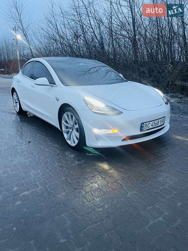 Седан Tesla Model 3 2020 в Львові