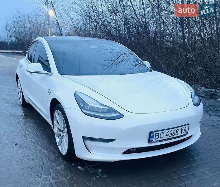 Седан Tesla Model 3 2020 в Львове