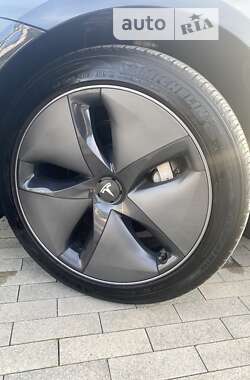 Седан Tesla Model 3 2019 в Одессе