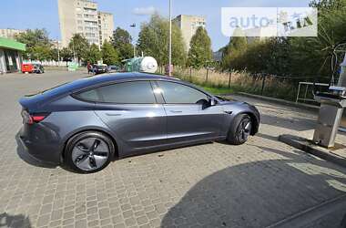 Седан Tesla Model 3 2022 в Дрогобыче
