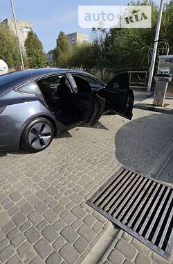 Седан Tesla Model 3 2022 в Дрогобыче