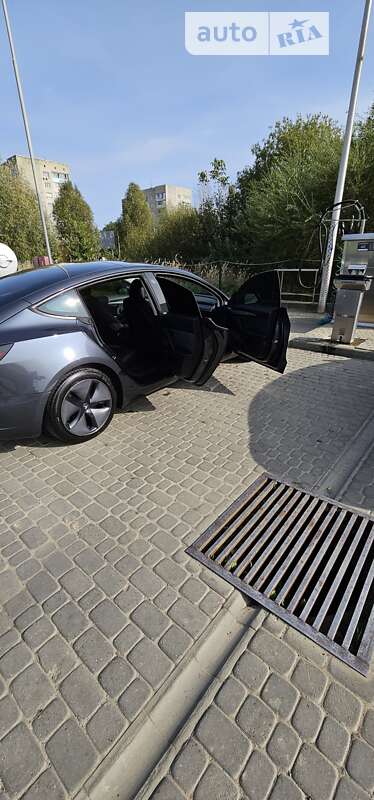Седан Tesla Model 3 2022 в Дрогобыче