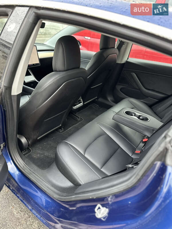 Седан Tesla Model 3 2018 в Киеве