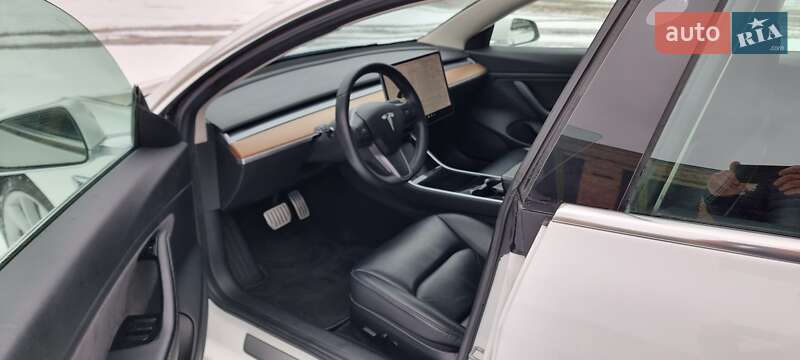 Седан Tesla Model 3 2019 в Киеве