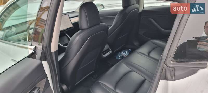 Седан Tesla Model 3 2019 в Киеве